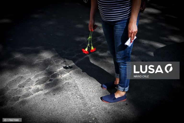 Alunos de Portugal, Mo?ambique, S?o Tomé e Príncipe e Timor-Leste em concurso sobre 25 de Abril