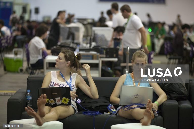 Human Rights Watch elogia Brasil por limitar utiliza??o das redes sociais por menores