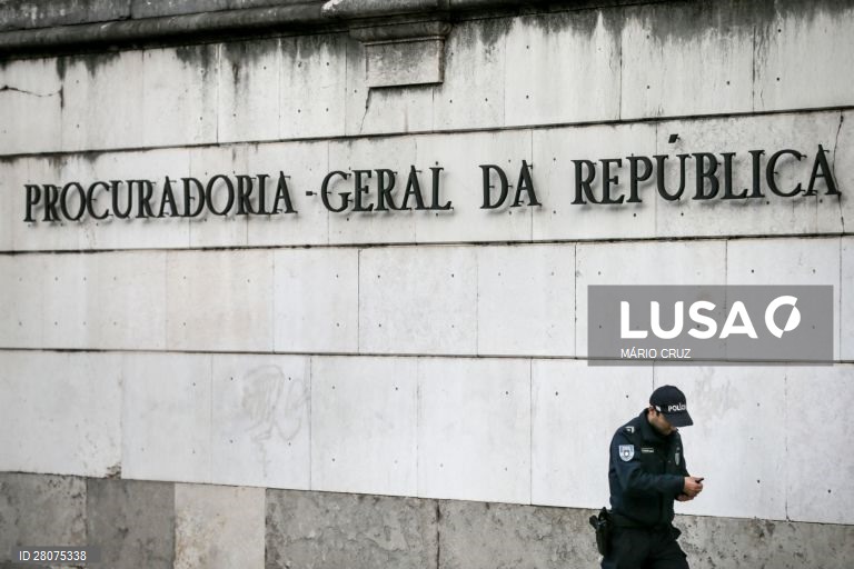 PGR abre inquérito a quebra de vidros no Sporting-FC Porto que causou 17 feridos