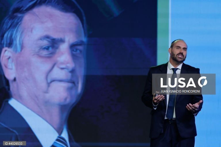 Filho de Bolsonaro acredita em novas san??es dos EUA caso o pai seja condenado