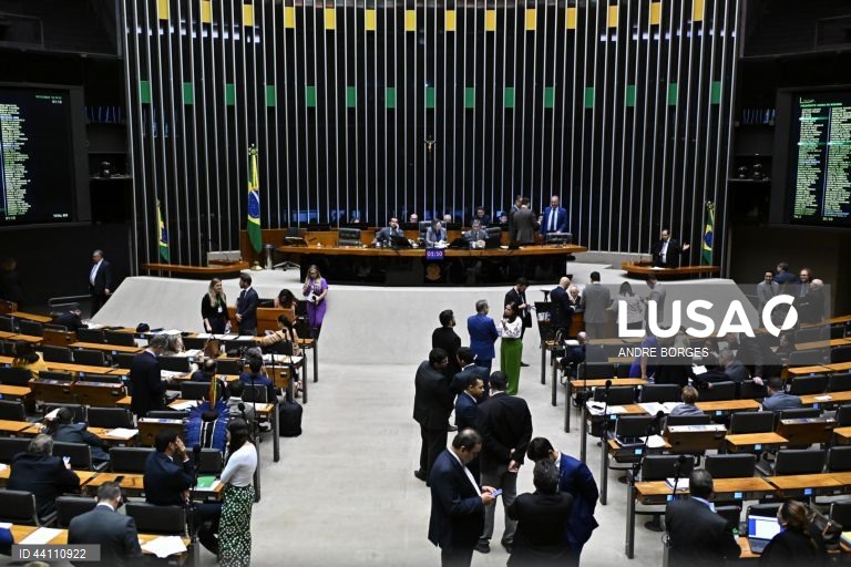 Avan?a no parlamento do Brasil projeto de amnistia aos condenados por golpe