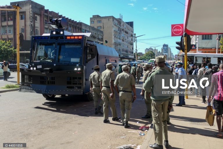Polícia mo?ambicana recolhe armas ilegais para travar “crimes violentos”