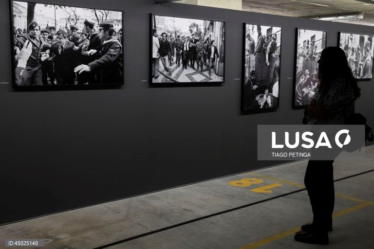Exposi??o de fotografia que traz a Portugal o olhar estrangeiro sobre a revolu??o de Abril patente a partir de sábado