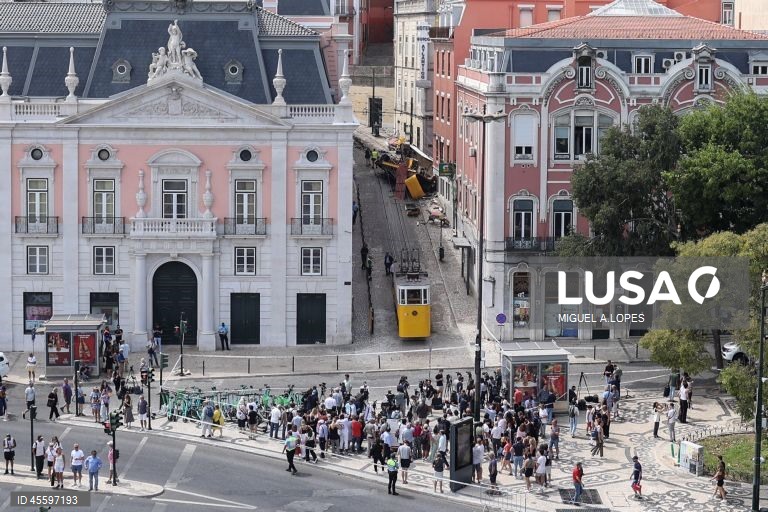 Prote??o Civil de Lisboa corrige número de vítimas mortais para 16 no acidente do elevador da Glória