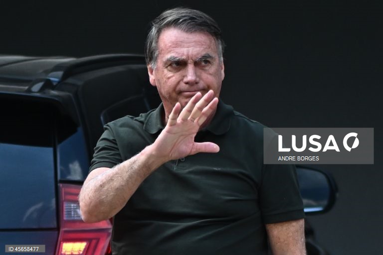 Bolsonaro recebe alta hospitalar e regressa para pris?o domiciliária