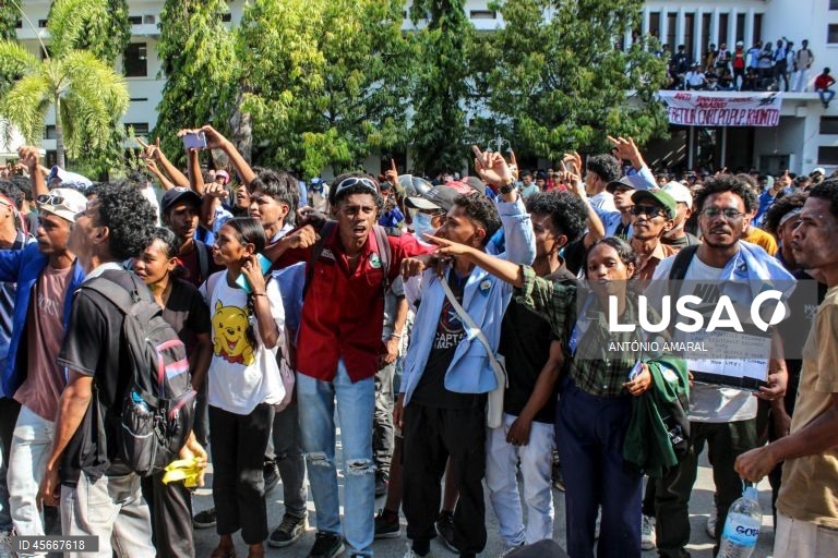 Estudantes timorenses iniciam novo dia de protesto contra pens?o vitalícia dos deputados