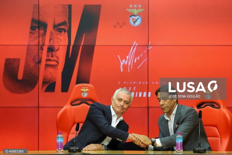 José Mourinho assina pelo Benfica até 2027
