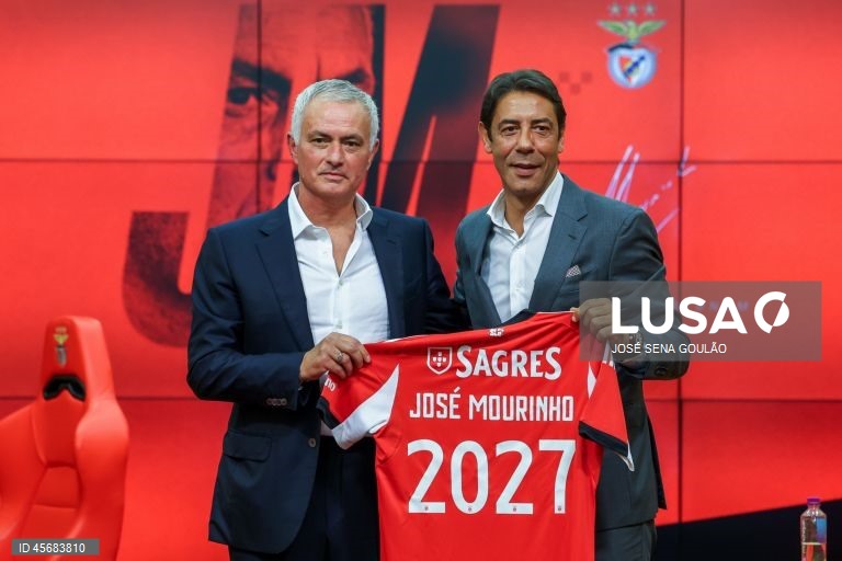 José Mourinho quer viver para o Benfica e diz estar num dos maiores do mundo
