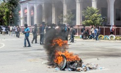 Universitários de Timor-Leste prosseguem protesto condicionado pela polícia