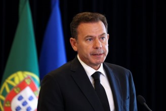 Montenegro promete celeridade nas investiga??es ao acidente no elevador da Glória e apoio da TAP a familiares