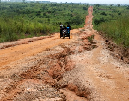 Nove angolanos morrem por dia na estrada, Governo fala em crise de seguran?a